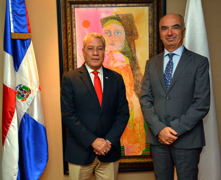 El Ministro Nelson Toca Simó y el embajador de la Unión Europea, Gianluca Grippa
