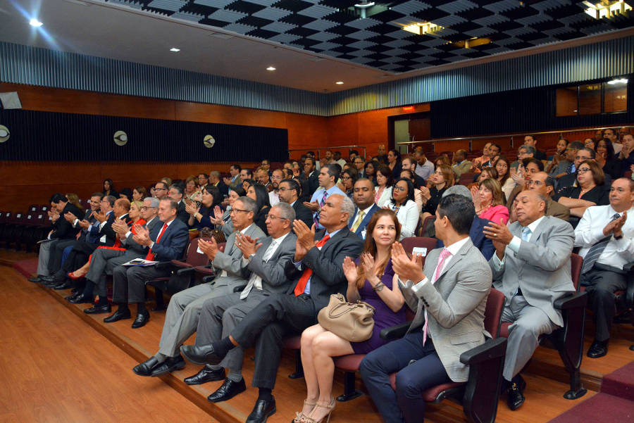 Vista del público que asistió al acto de lanzamiento en el Paraninfo de la Facultad de Economía de la Universidad Autónoma de Santo Domingo (UASD)