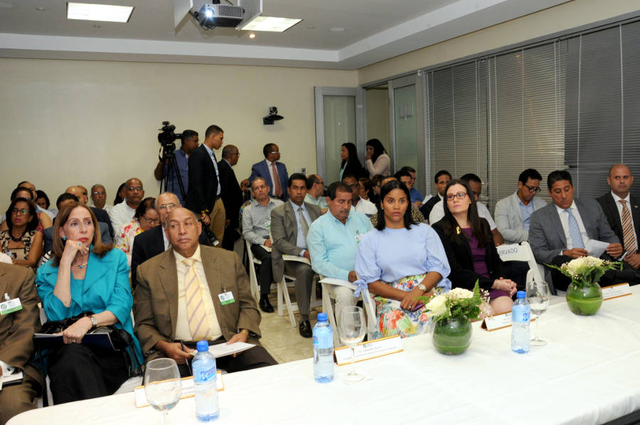 Parte del público que asistió a la conferencia sobre Almacenes Generales de Depósito.