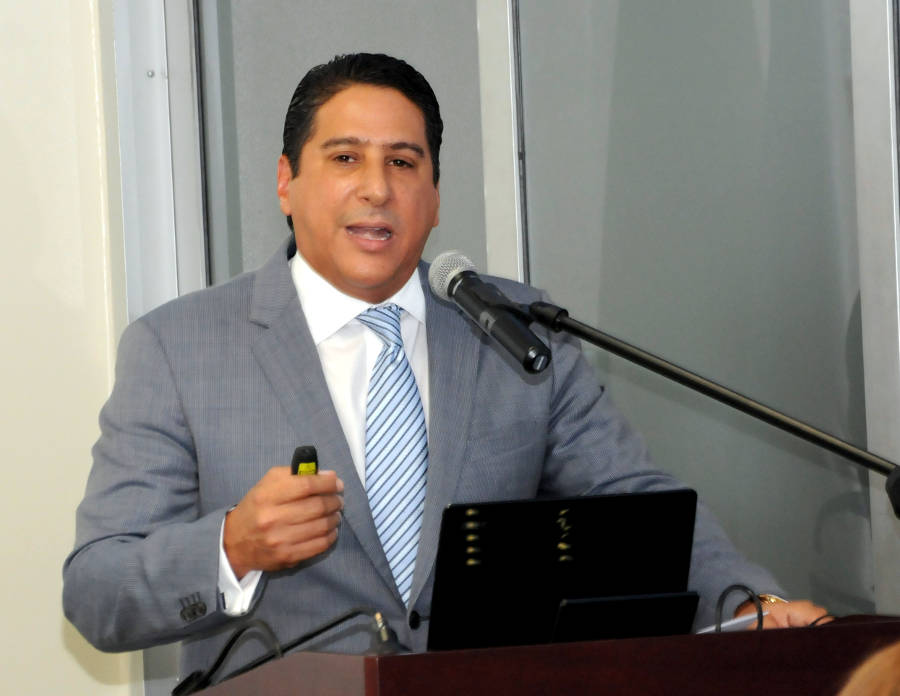 Numitor Agramonte Rincón, vicepresidente ejecutivo de Negocios de Depósitos Antillanos, durante su intervención.