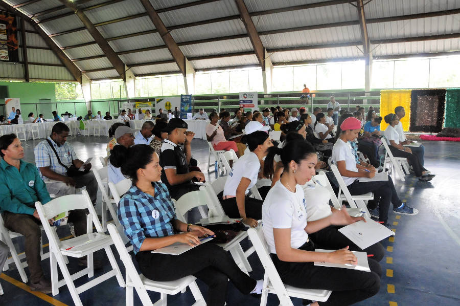 A la actividad celebrada en Maimón, participaron pequeños productores, emprendedores y estudiantes de la localidad.