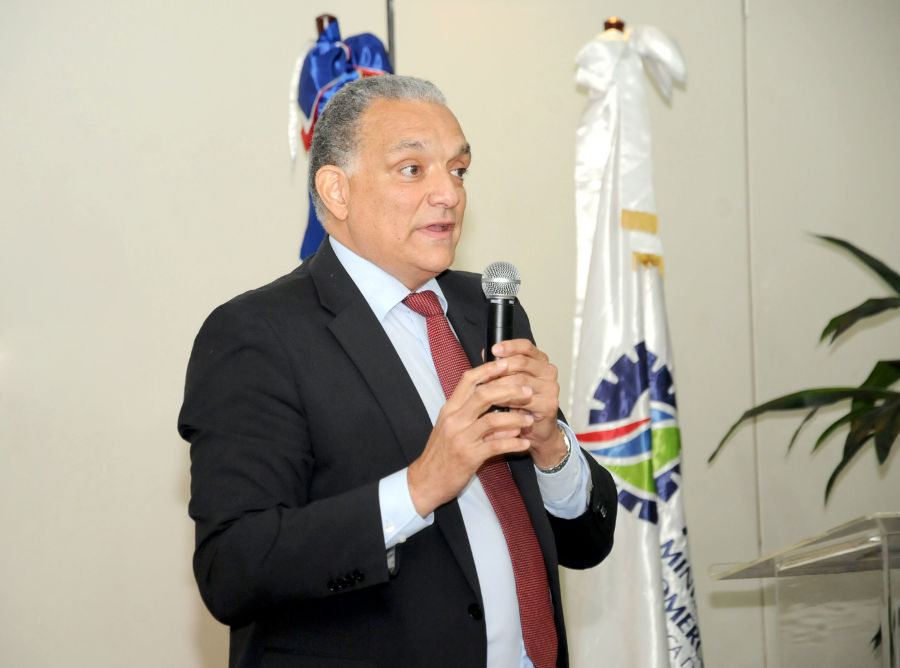 Carlos Chanduvi, director para América Latina y el Caribe de la Organización de las Naciones Unidas para el Desarrollo Industrial (ONUDI), durante su ponencia.