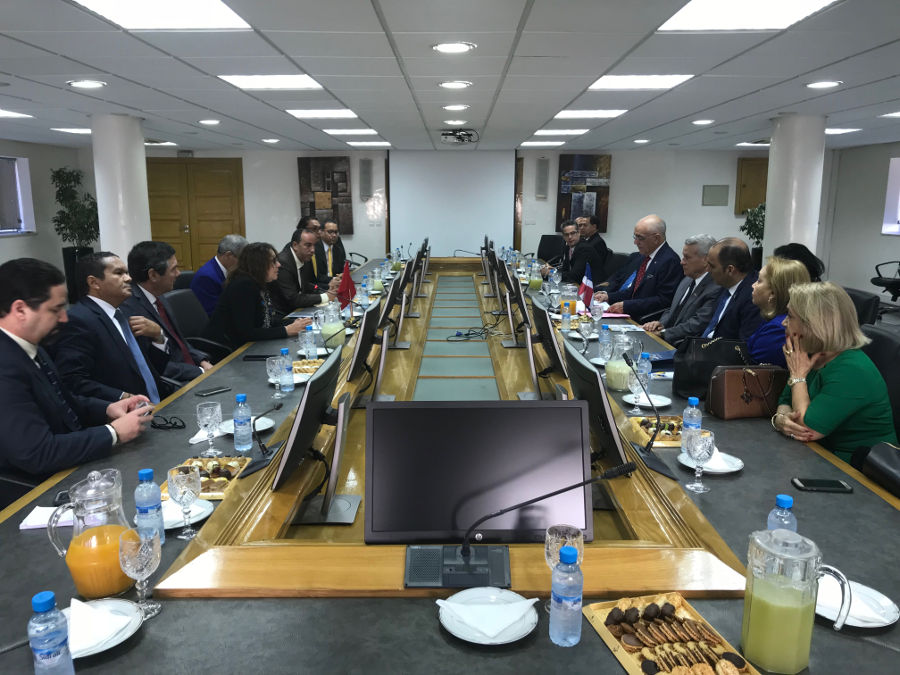 Vista del encuentro que la delegación dominicana sostuvo en Casa Blanca con Nadia Laraki, directora de la Agencia Nacional de Puertos de Marruecos. 