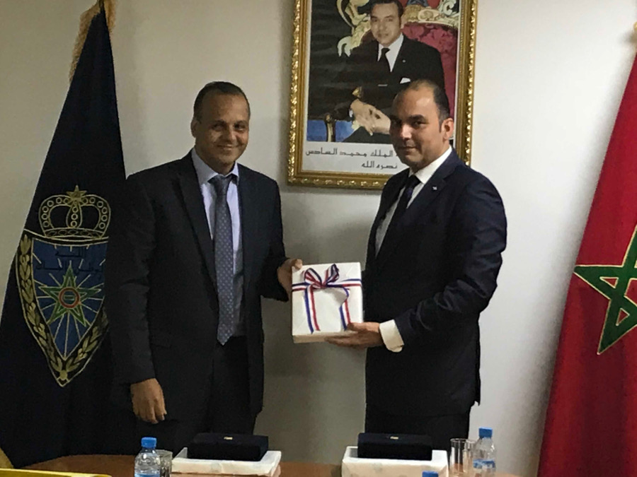 Naby Lakhdar, director general de la administración de Aduanas de Marruecos junto a su homologo dominicano, Enrique Ramírez.