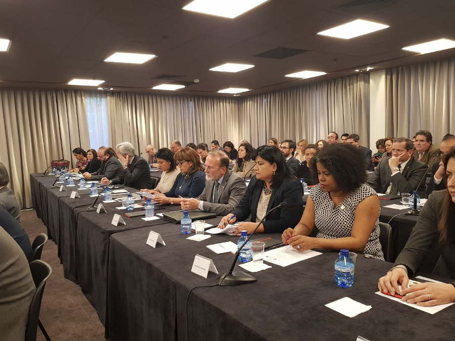 Vista de los participantes en un foro sobre comercio celebrado en Madrid, España, al que asiste una delegación dominicana.
