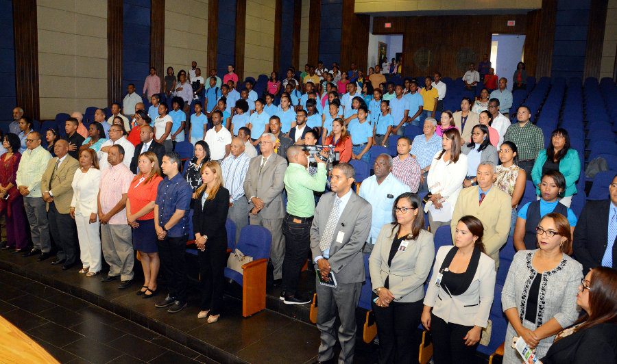 Empresarios, autoridades, académicos y personalidades asisten a la inauguración del centro, ubicado Centro Universitario Regional Oeste de la Universidad Autónoma de Santo Domingo.