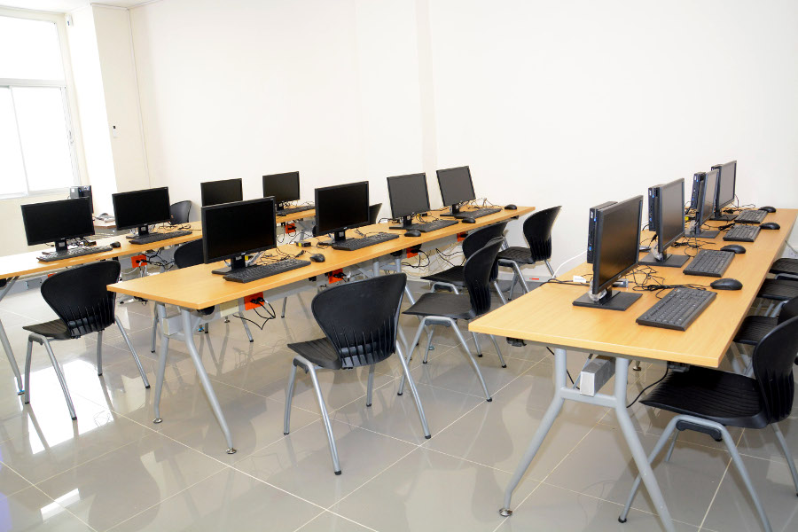 El Centro de Educación Digital de la Ciudad Colonial cuenta con 17 computadoras donadas por el MICM en el marco del programa República Digital.