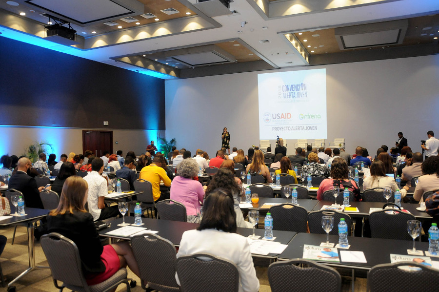 La convención anual del proyecto Alerta Joven, de USAID y Entrena, reunió a decenas de jóvenes y representantes de las instituciones participantes.
