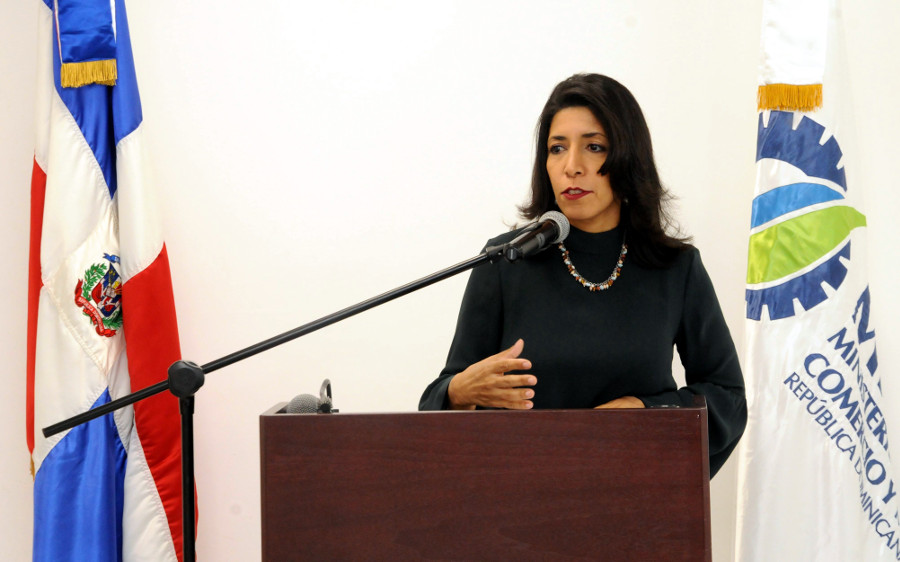 Karina Mañón Taveras, Subdirectora de Comercio Exterior, durante la presentación de la video-conferencia.