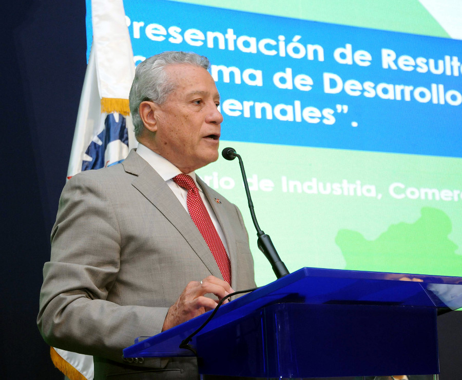 Nelson Toca Simó afirmó que Pedernles se encuentra en un momento estratégico para potenciar e incrementar la comercialización de productos locales.