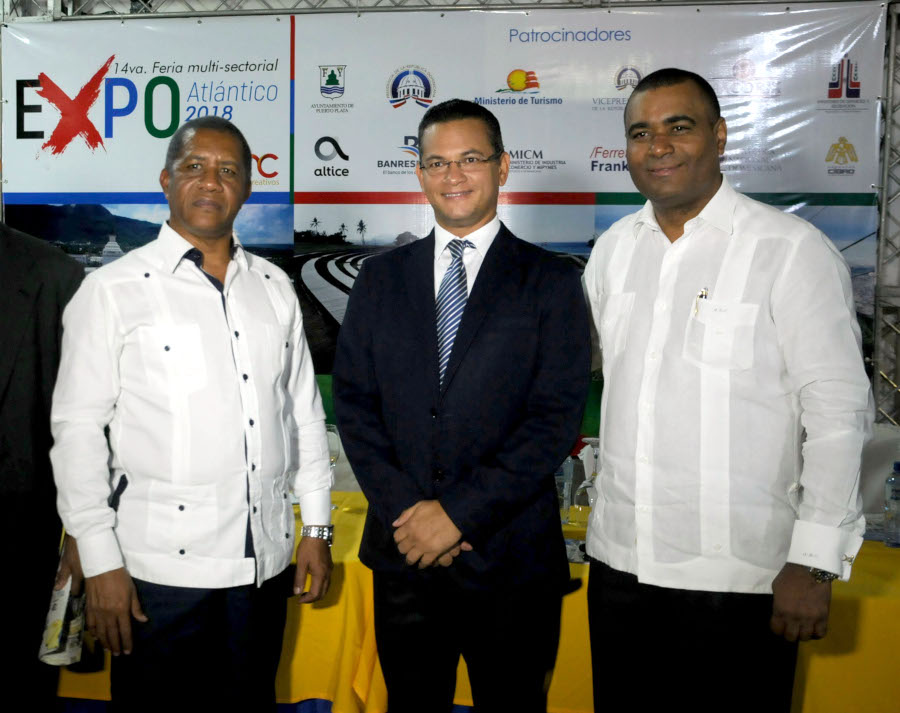 Manuel Jiménez, Director de Comunicaciones del MICM; Josué Domínguez, director de Expo Atlántico; y Jesús Rafael Cabrera, Director Provincial del MICM.