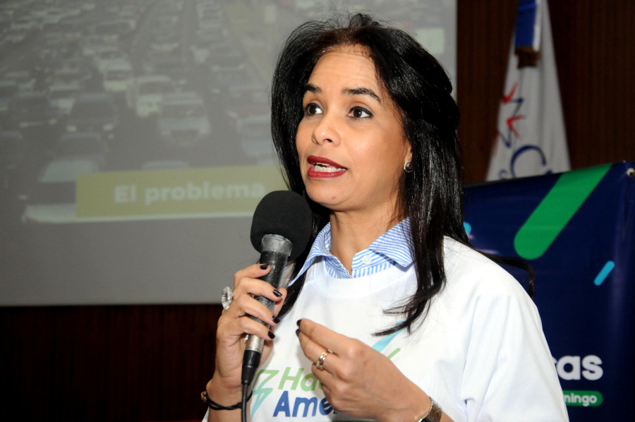 La directora del INTRANT, Claudia Franchesca de los Santos, expresó su satisfacción al ver la cantidad de personas que participaron de la competencia.