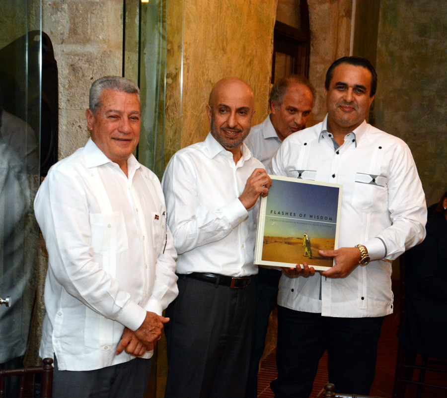 Toca Simó y Alzarooni también entregaron un reconocimiento a José Tomás Contreras, director de la World FZO en representación de República Dominicana y pasado presidente de ADOZONA.