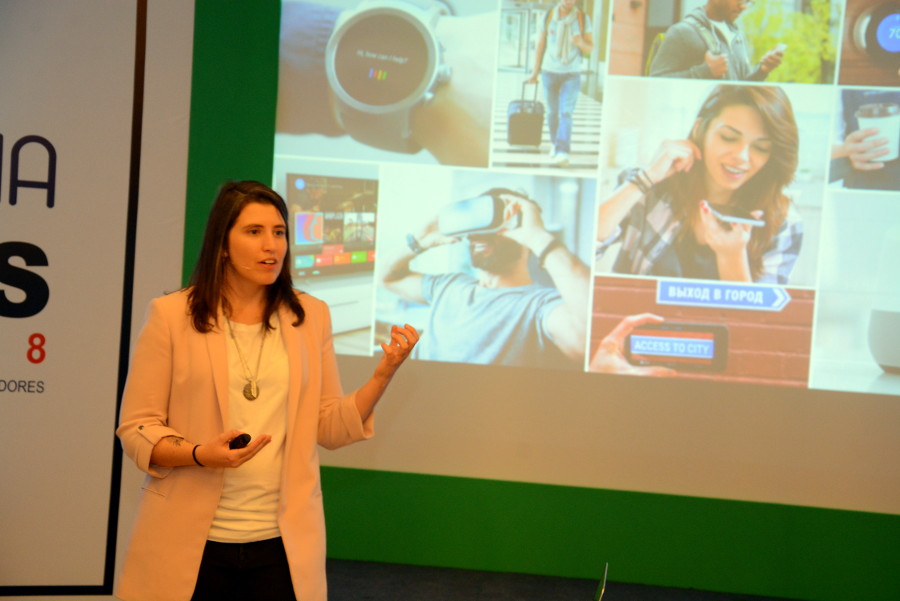 Lucía Molinari, gerente de soluciones de marketing de Google para México y América Central, enfatizó la importancia de conocer y escuchar las preferencias de los clientes para tomar decisiones de negocios