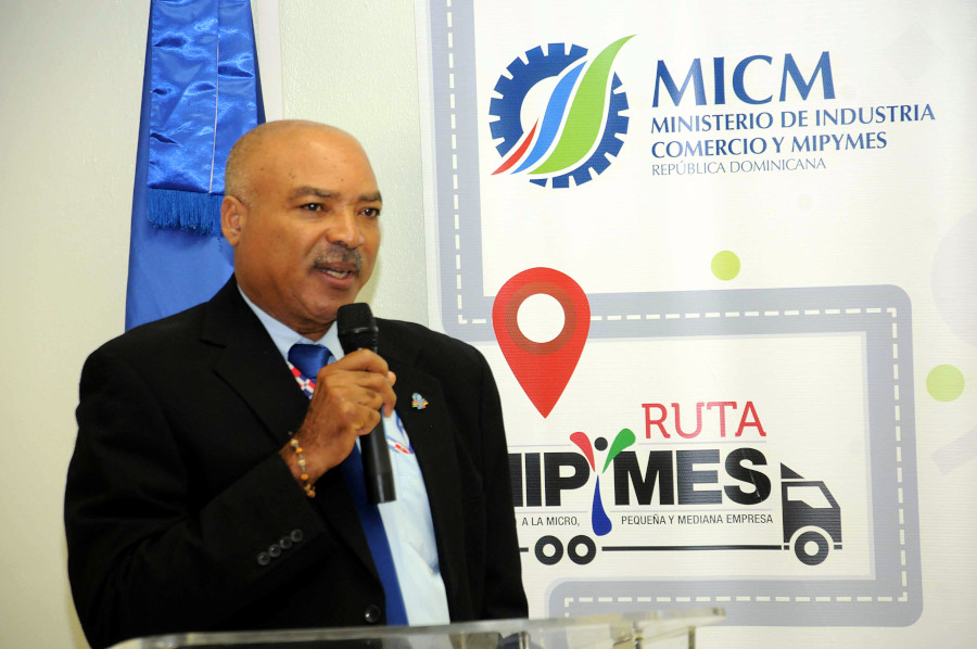El director del Centro Mipymes en esta provincia, José Antonio de la Rosa, resalta el trabajo de los centros a favor de los mipymes y emprendedores.