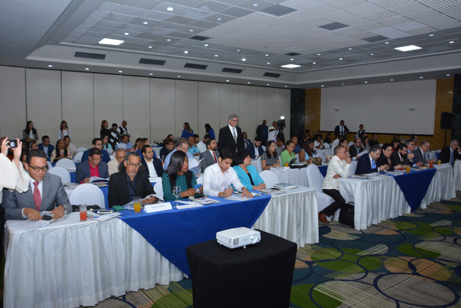Al segundo taller sobre Comercio de Servicios asistieron empresarios y personalidades de Santiago y la Región Norte.