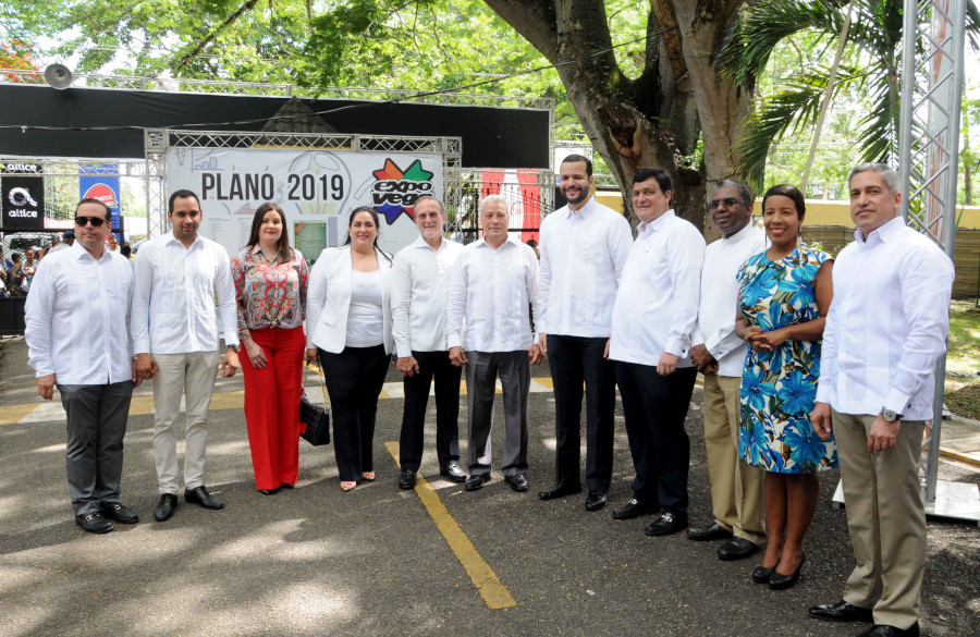 Autoridades del MICM, del CNC y del Ministerio de Turismo fueron recibidos por los directivos de la Cámara de Comercio y Producción de La Vega.