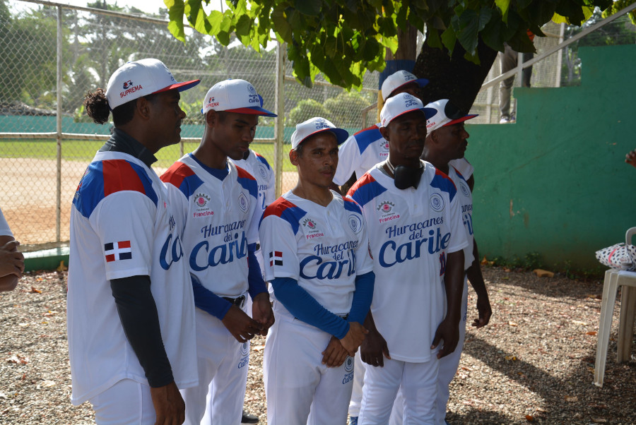 Parte de los integrantes de Los Huracanes del Caribe.