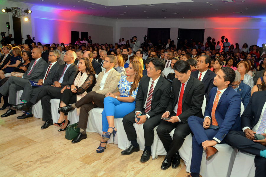 Empresarios, emprendedores y representantes de diversas instituciones públicas, privadas y de organismos internacionales se dieron cita en el acto inaugural