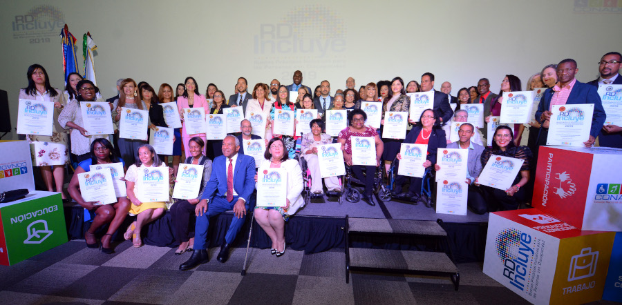 Parte de las 64 instituciones que fueron reconocidas con el premio “RD Incluye 2019”.