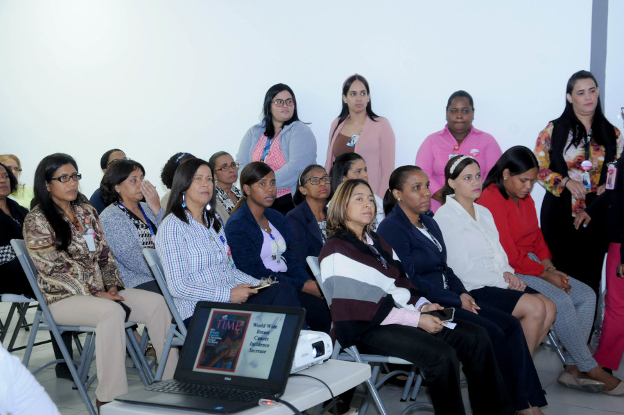 Decenas de colaboradoras del MICM asistieron a charla “Prevención del Cáncer de Mama”.