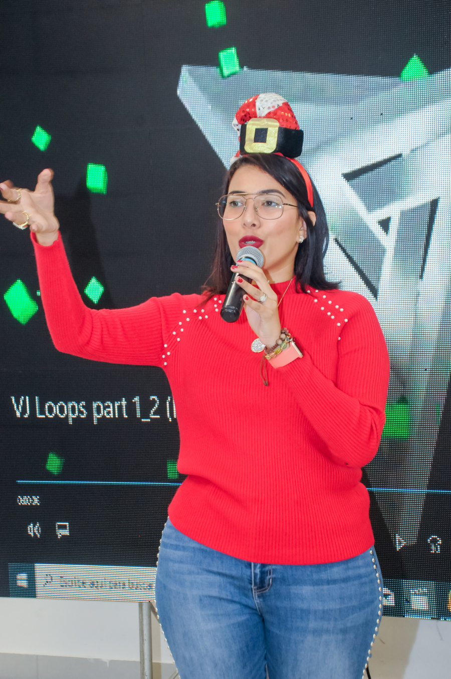 Bianca Fajar, directora de Recursos Humanos, anunció calendario de festividades navideñas.  
