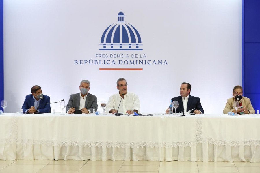 Reunión celebrada en Santiago con el presidente Abinader.