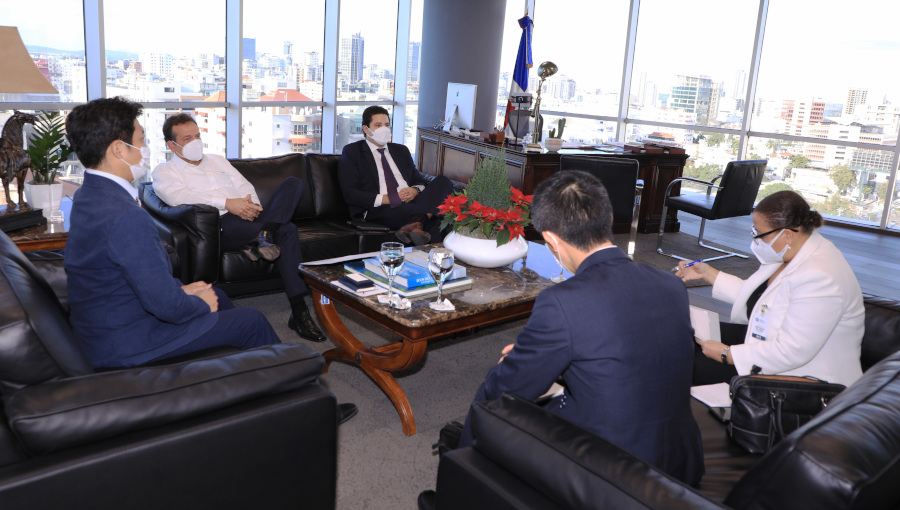 El Ministro Bisonó agradeció el apoyo de la agencia de JICA. 