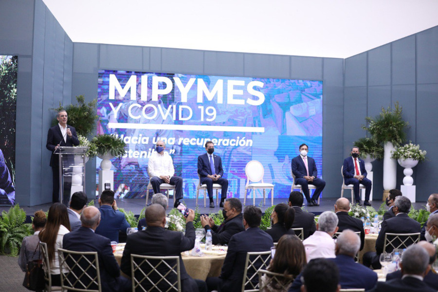 El presidente Luis Abinader compartió palabras con los presentes.