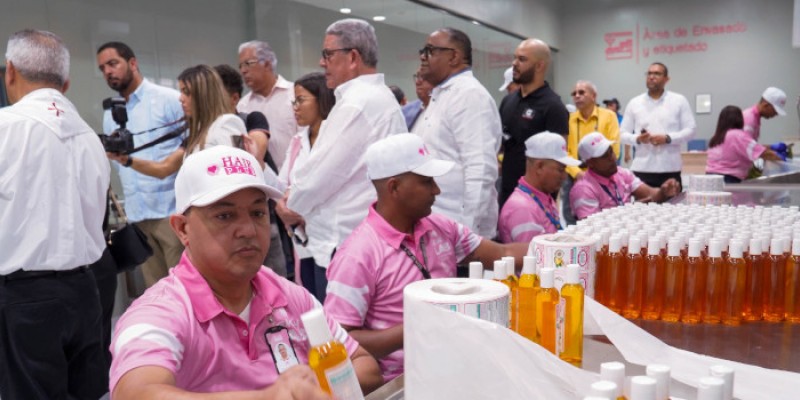 Con el apoyo del MICM fue inaugurado nuevo laboratorio y una fábrica de productos Hair Plus, en La Vega