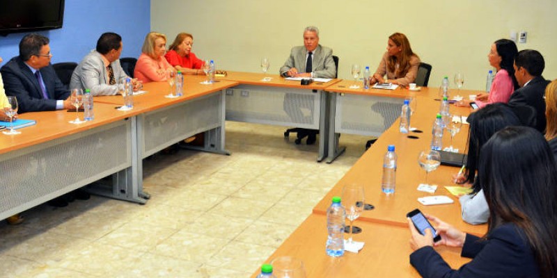 Ministro Toca Simó se reúne con directores instituciones adscritas al MICM