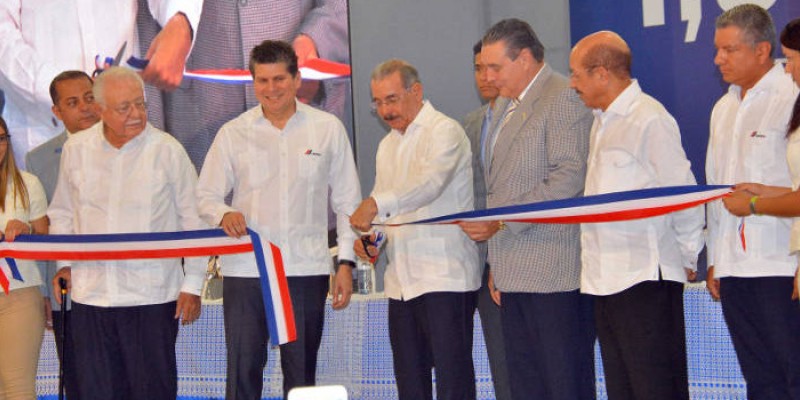 Montás valora aportes de CEMEX-Dominicana al inaugurar nueva planta en SPM
