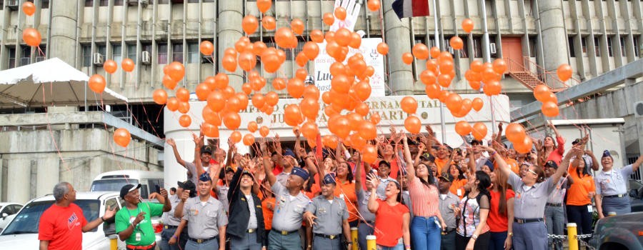 MIC lanza centenares de globos con motivo del Día de la No Violencia contra la Mujer