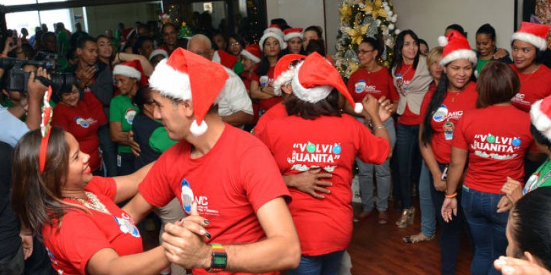 Empleados del MIC comparten momentos de alegría en encuentro navideño