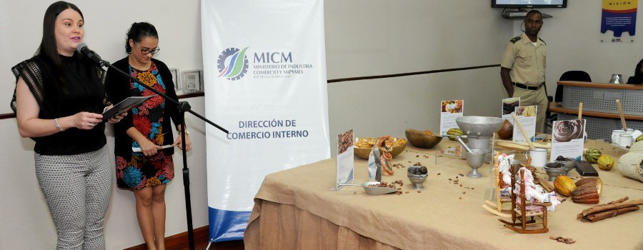 MICM ofrece brindis a sus empleados con motivo al Día Nacional del Cacao