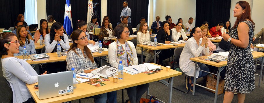 Colaboradores del MICM participan en taller para el desarrollo de actitudes emprendedoras