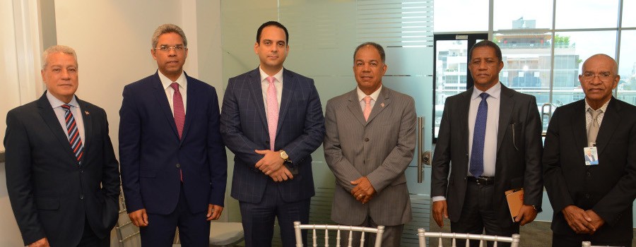 Titular del MICM sostiene encuentro con ejecutivos de Texaco Dominicana