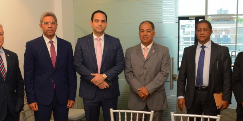 Titular del MICM sostiene encuentro con ejecutivos de Texaco Dominicana