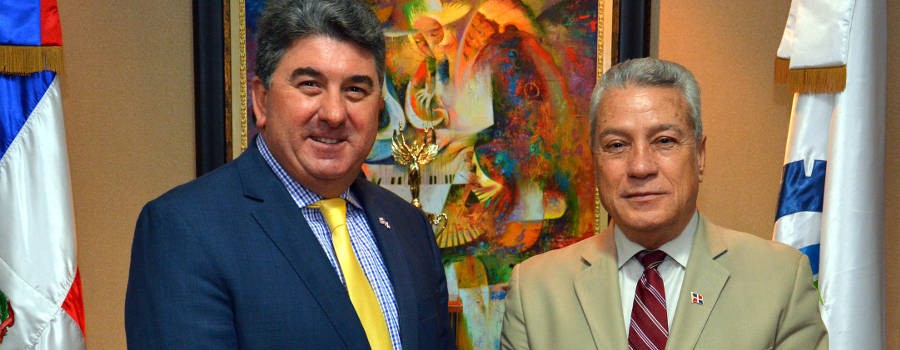 Ministro Toca Simó recibe visita del embajador del Reino Unido
