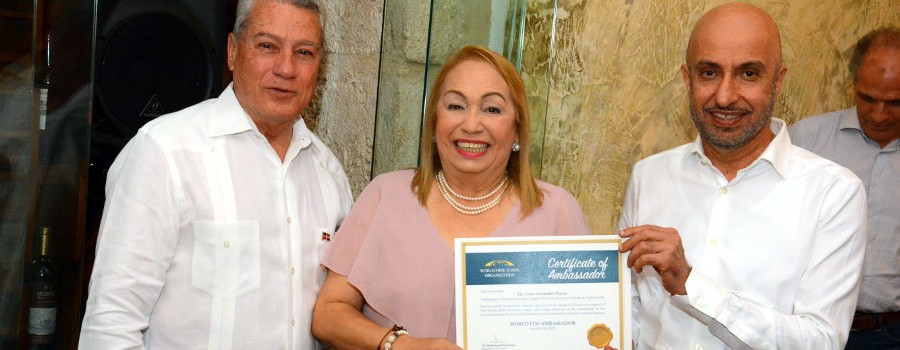 Organización Mundial de Zonas Francas reconoce como “Embajadora Global” a la Luisa Fernández, directora del CNZFE 