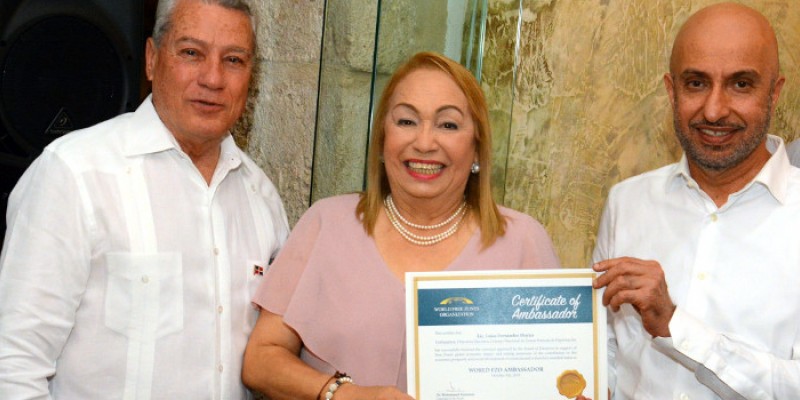 Organización Mundial de Zonas Francas reconoce como “Embajadora Global” a la Luisa Fernández, directora del CNZFE 