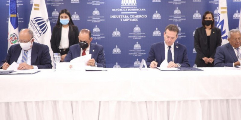 MICM firma acuerdo para fomentar innovación de industrias