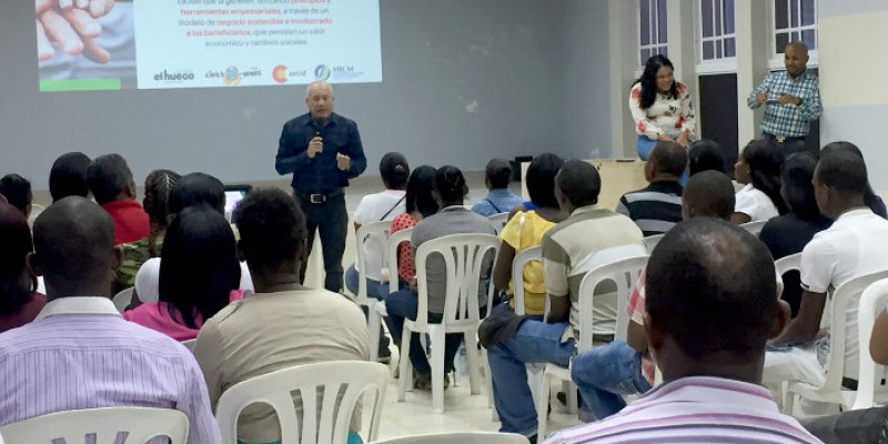 MICM promueve emprendimientos sociales entre mujeres y jóvenes del este y Santo Domingo