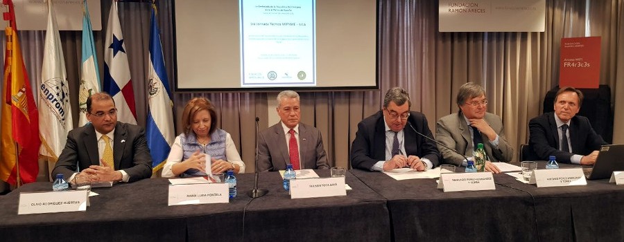 Ministro Toca Simó participa en España en foro para promover el acceso de las mipymes a otros mercados