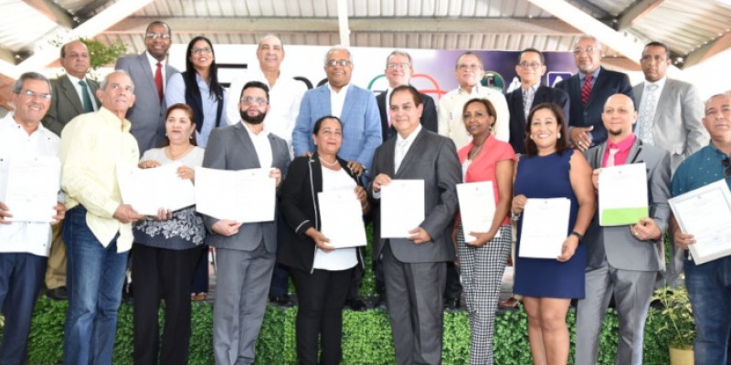 Distribuidores farmacéuticos de Moca logran certificación de Salud Pública por asesoría del MICM