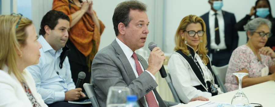 Ministro Bisonó recibe a inversionistas canadienses; destaca seguridad jurídica y buen clima de inversión de RD