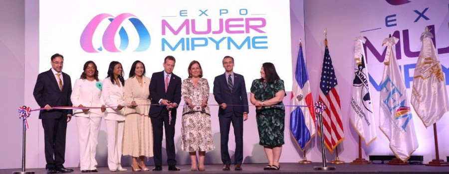 Gobierno y MICM prestan RD$10,350 MM a empresas de mujeres; ministro Bisonó abre “Expo Mujer Mipyme”