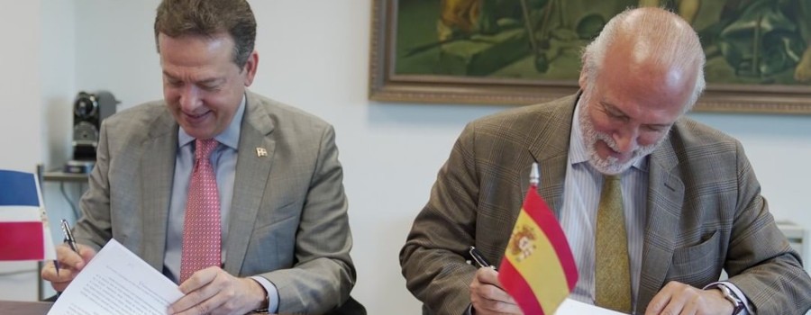   Ministro Bisonó firma memorando de entendimiento con más de 400 empresas españolas en materia de cooperación e inversión para RD