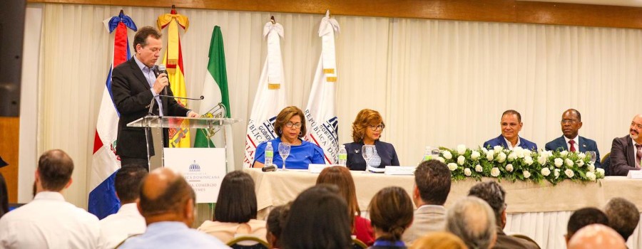 MICM presenta proyectos destinado a mujeres empresarias de la frontera y a pequeños hoteles de Pedernales para producción más limpia