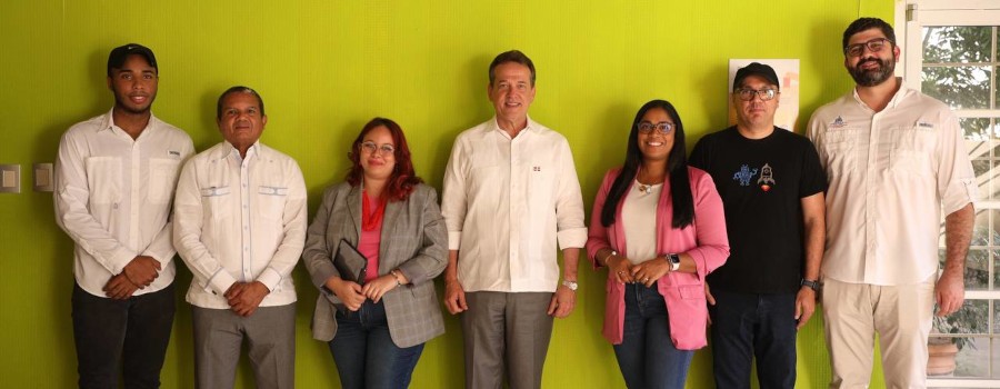 Ministro Bisonó respalda sector tecnologías de información; encabeza Ruta Industrial por empresa Intellisys en Santiago